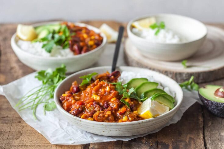 This Easy One-Pot Spicy Vegan Chili is packed with vegetables and ready in just 30 minutes. The perfect winter comfort food! | Vibrant Plate