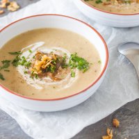 Roasted cauliflower soup with caramelized onions