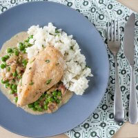 Chicken with Peas and Bacon in Creamy Sauce