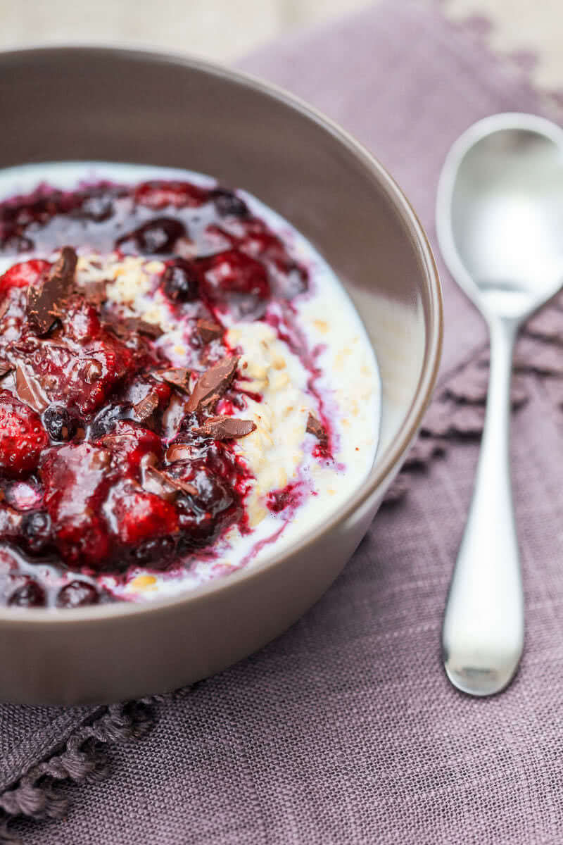 Overnight Berry Oatmeal