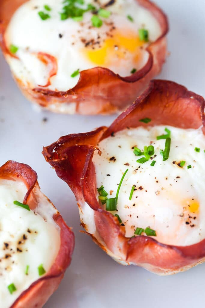 Baked Ham and Eggs Cups {LowCarb, GlutenFree} Vibrant plate