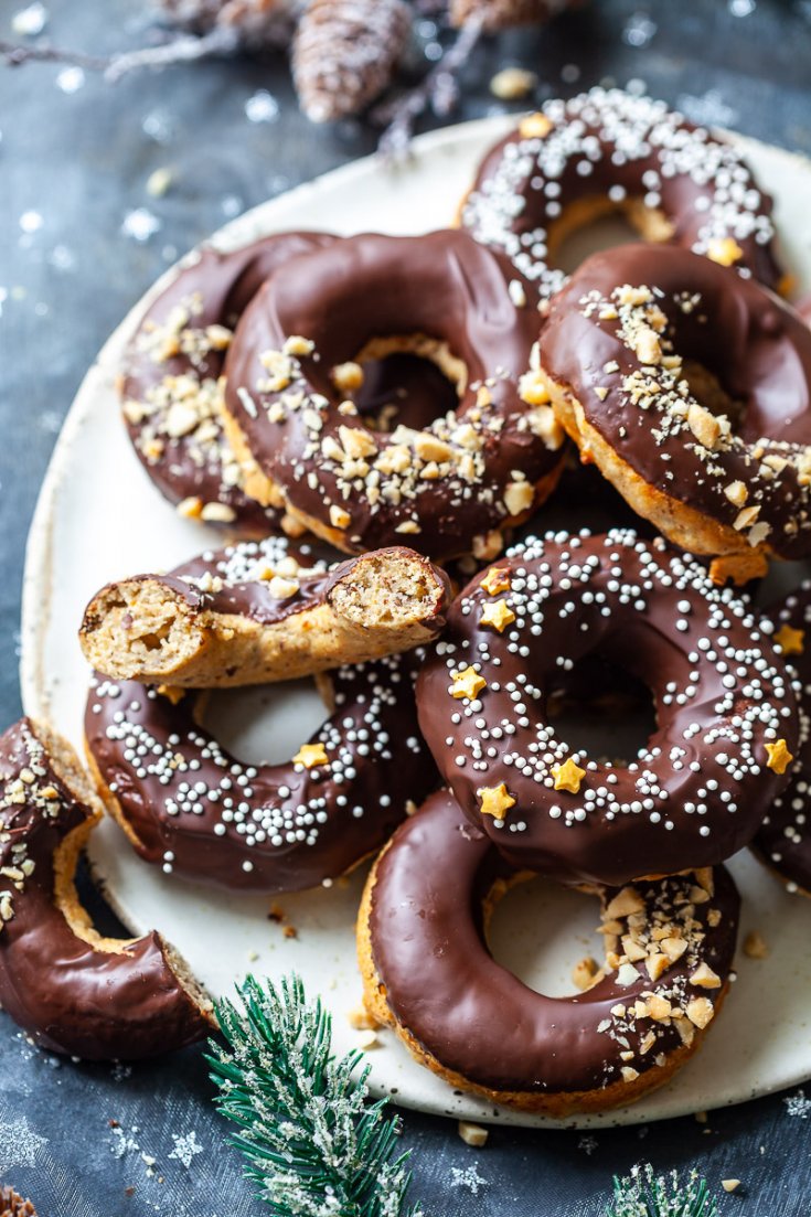 Baked Peanut Butter Banana Donuts are Vegan, glazed with Dark Chocolate and made in just 30 minutes using simple healthy ingredients.