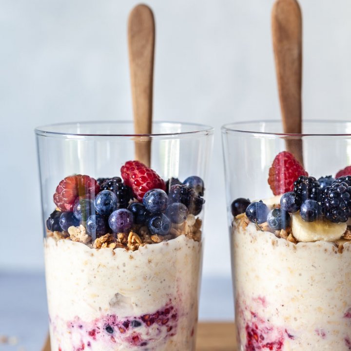 Yogurt & Berry Vegan Overnight Oats