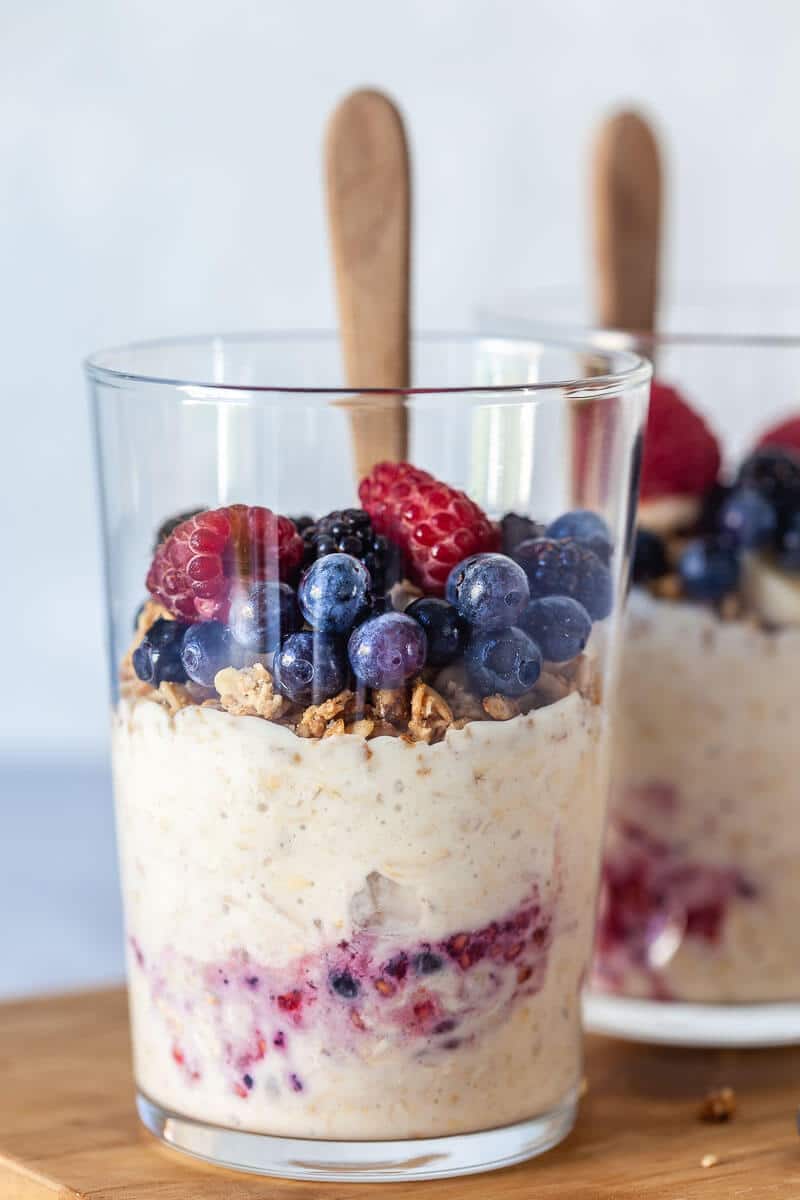 Yogurt & Berry Vegan Overnight Oats