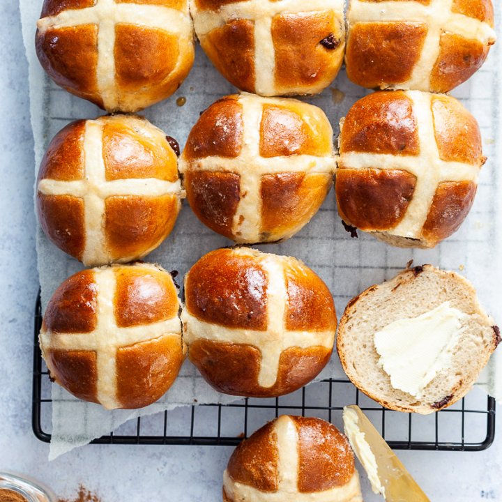 Vegan Hot Cross Chocolate Buns