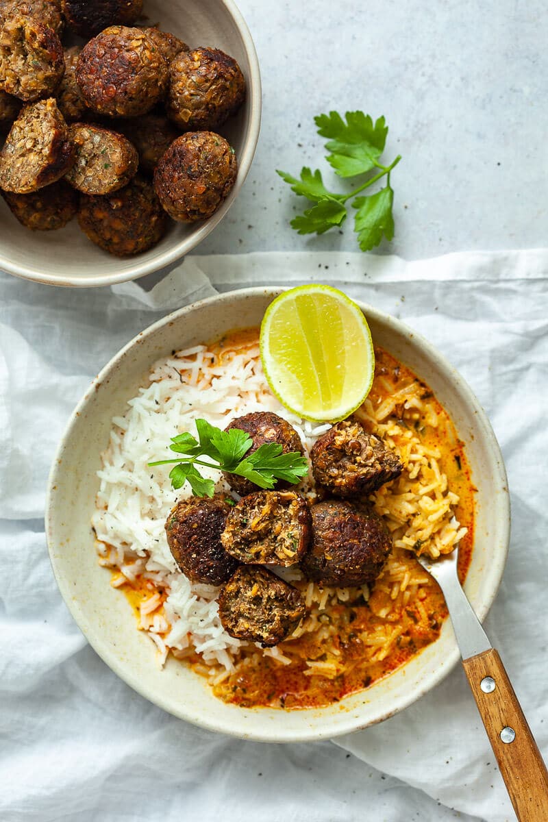 Lentil Meatballs in Curry Sauce