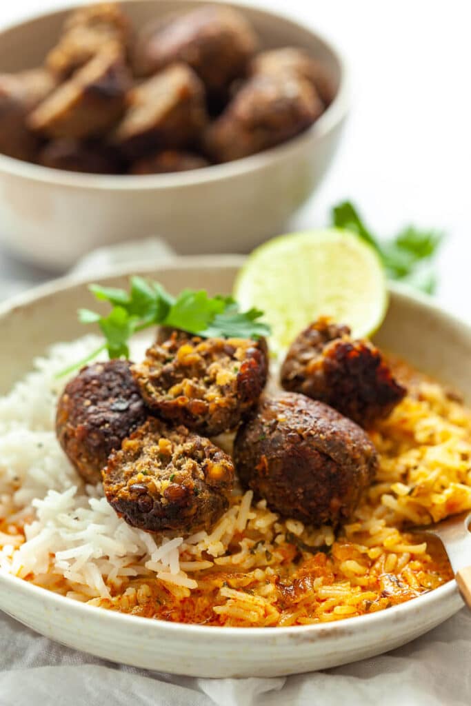 Lentil Meatballs in Curry Sauce