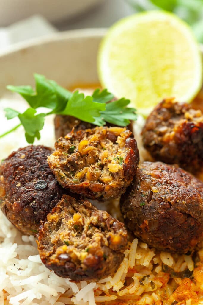 Lentil Meatballs in Curry Sauce