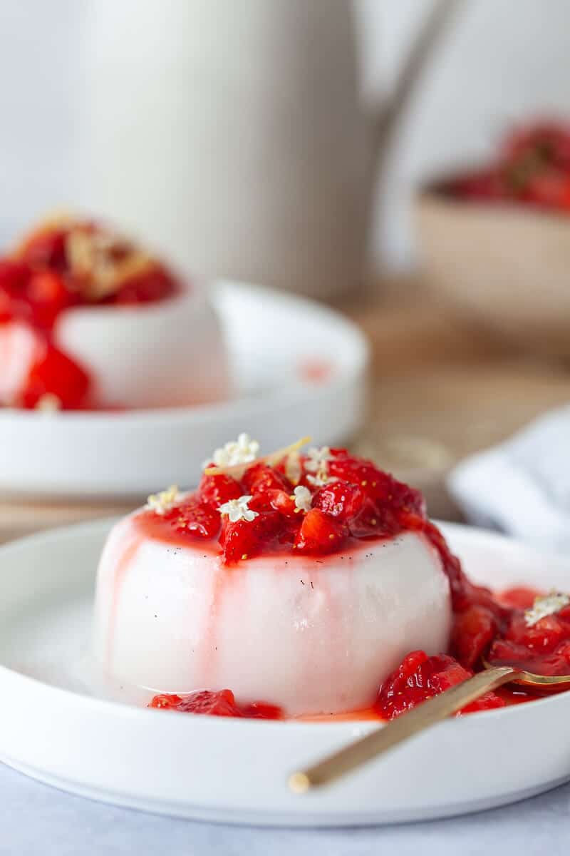 Panna Cotta / 30 Minute No Bake Dessert Panna Cotta With Mixed Berry ...