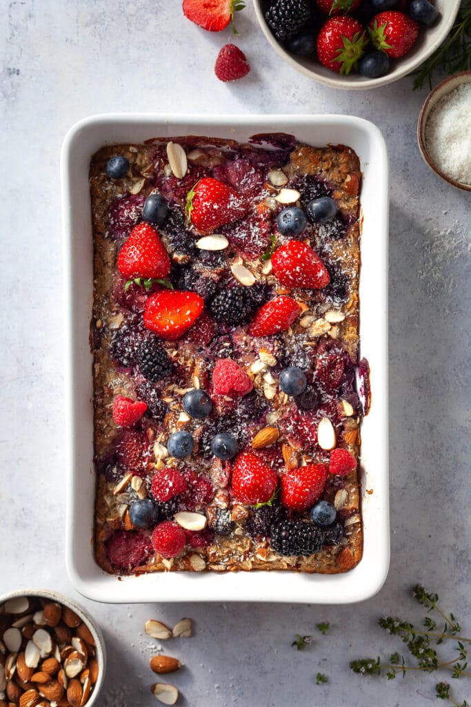 1-Bowl Mixed Berry Baked Oatmeal