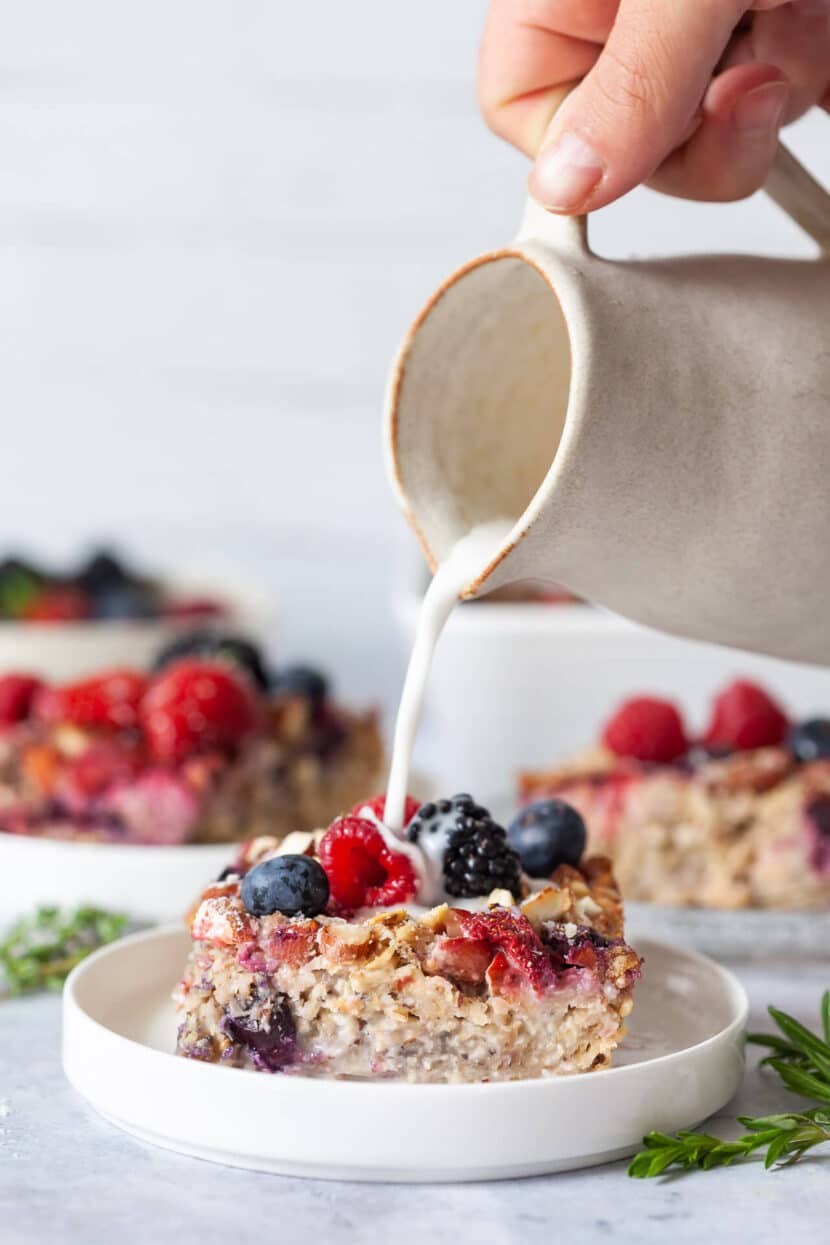 1-Bowl Mixed Berry Baked Oatmeal