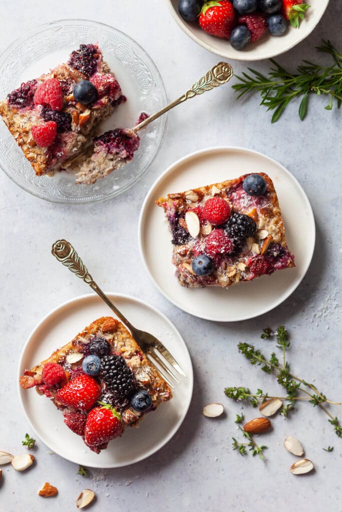 1-Bowl Mixed Berry Baked Oatmeal