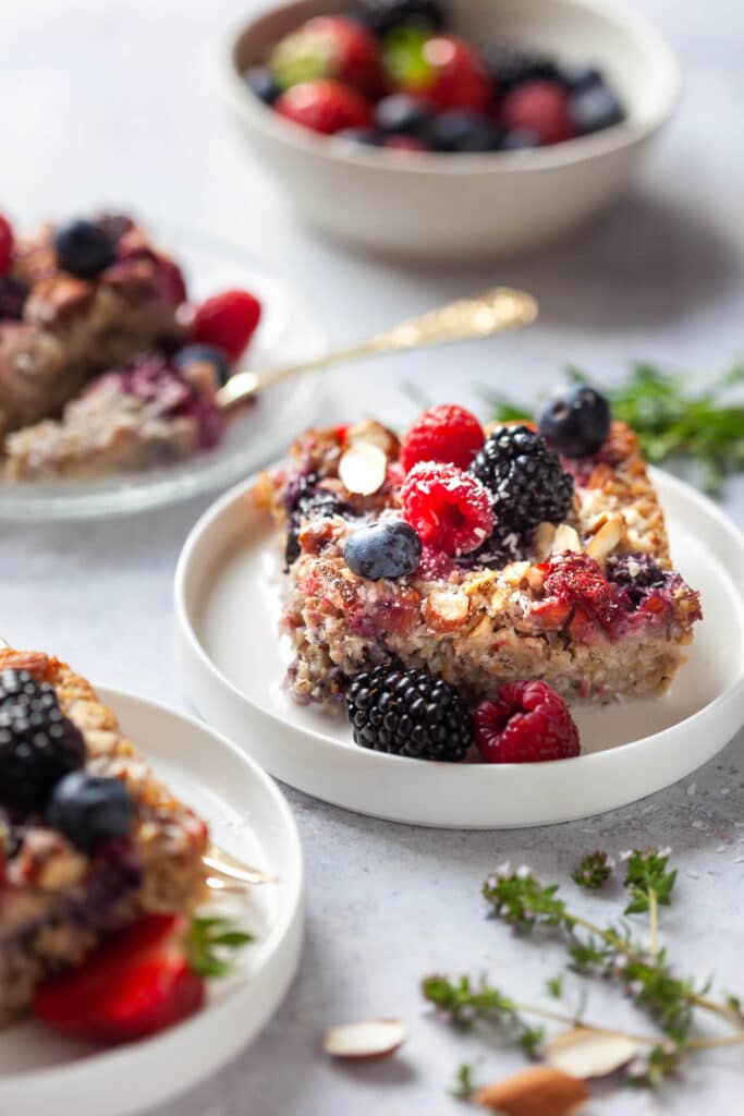 1-Bowl Mixed Berry Baked Oatmeal