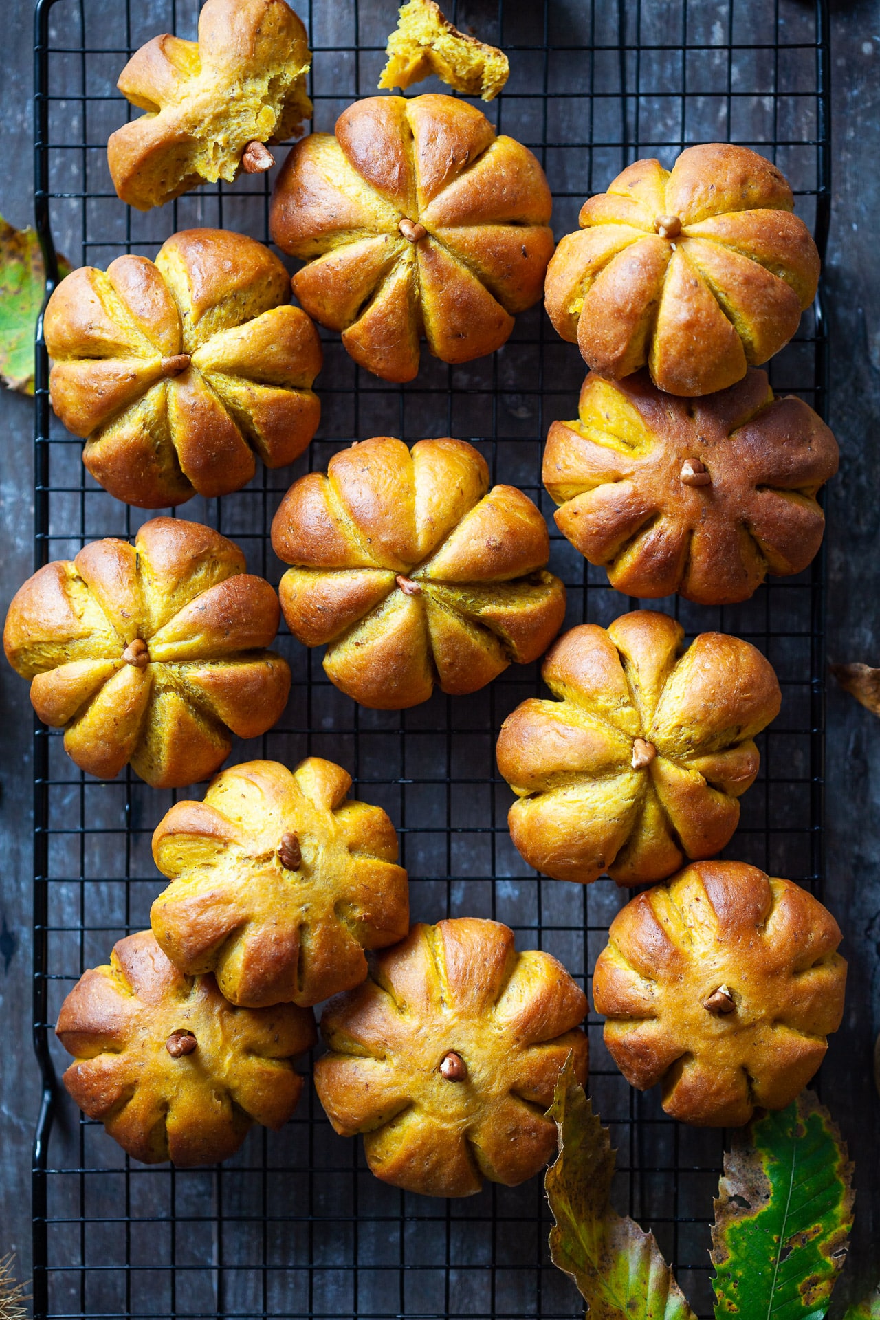 Vegan Pumpkin Bread Rolls Top down