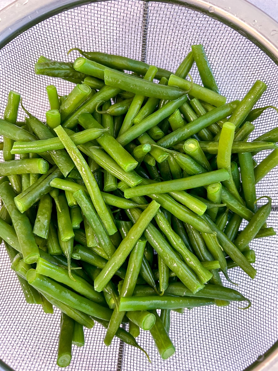 How to make the best garlic green beans