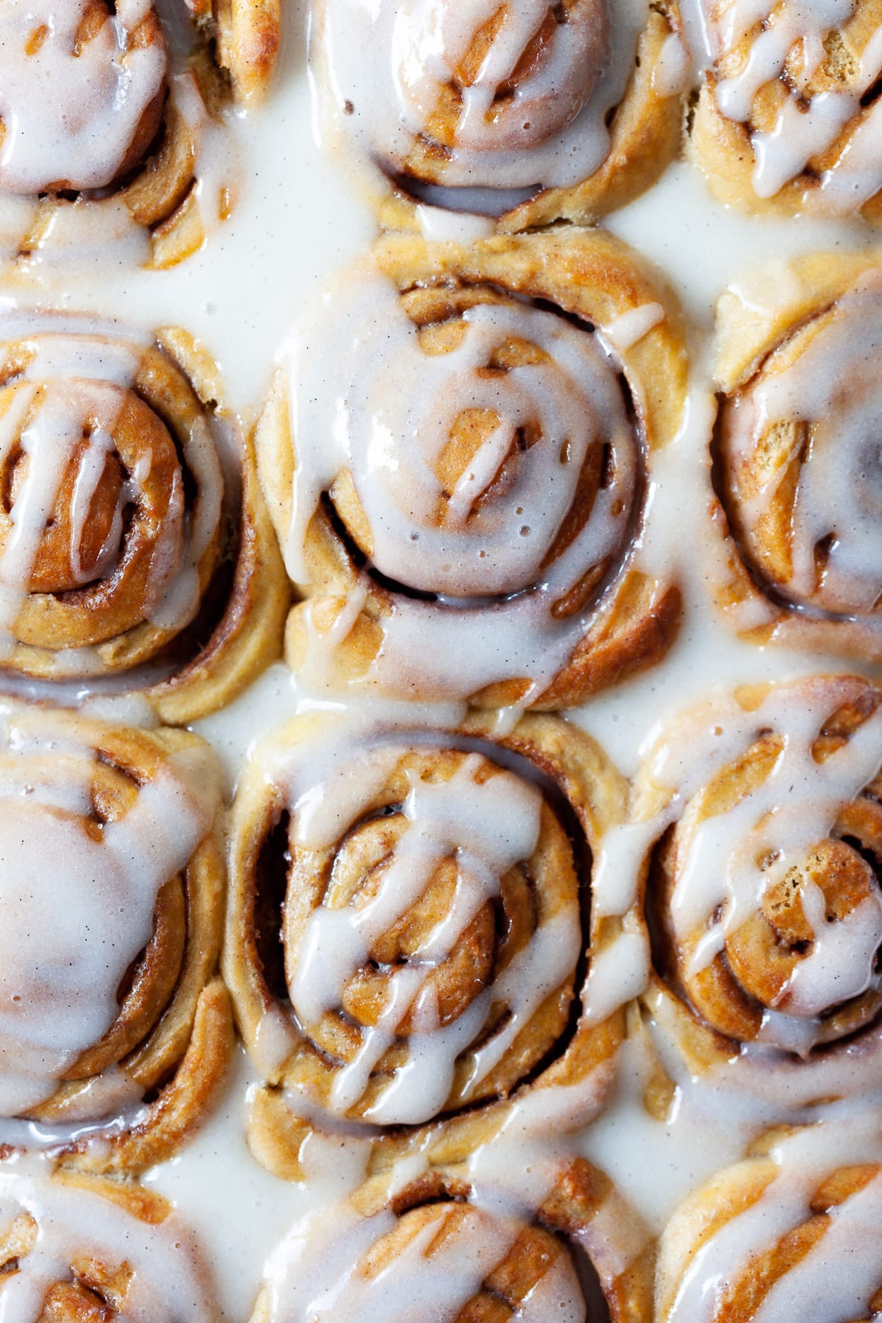 Vegan Pumpkin Spice Cinnamon Rolls