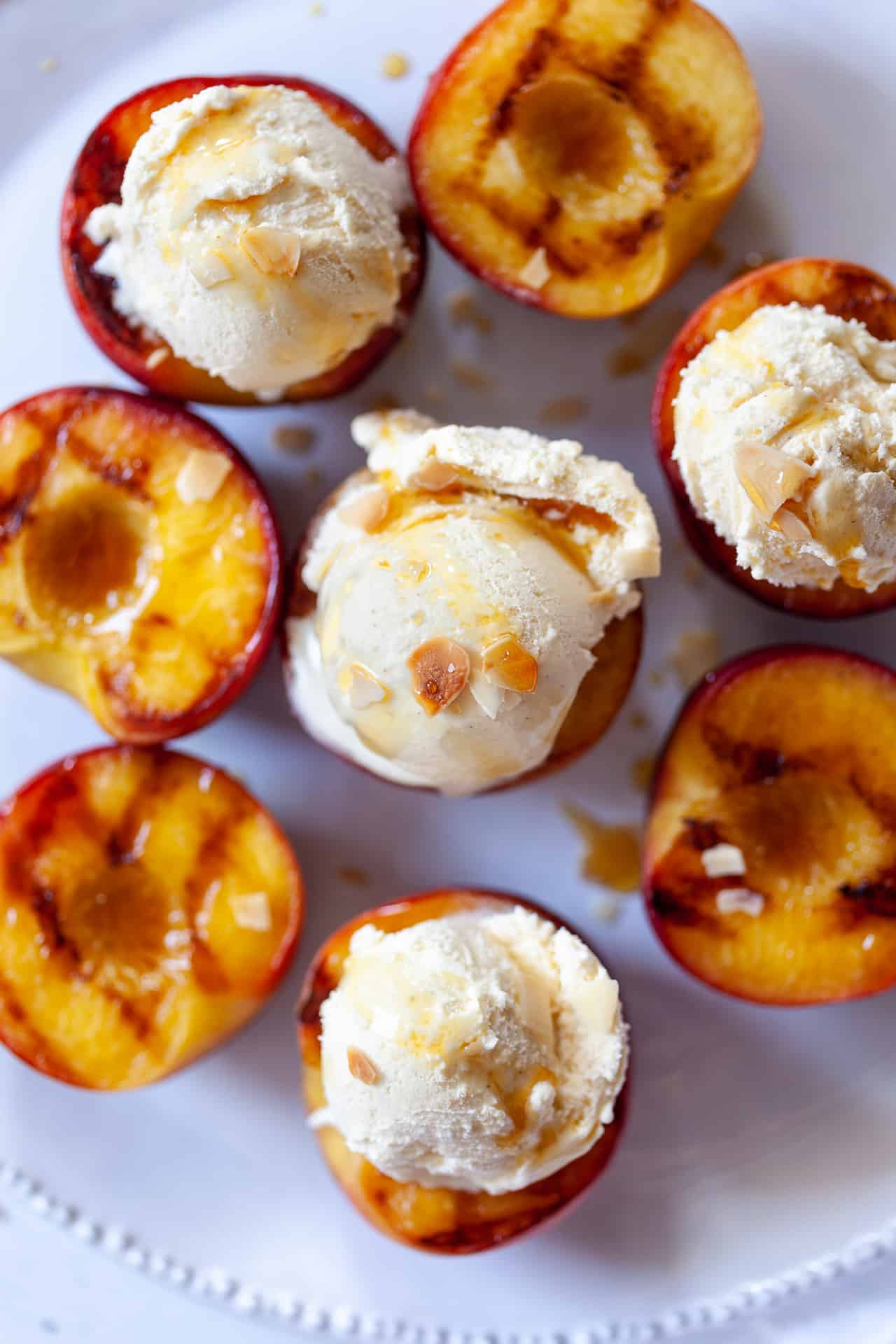 Grilled peaches with Ice Cream