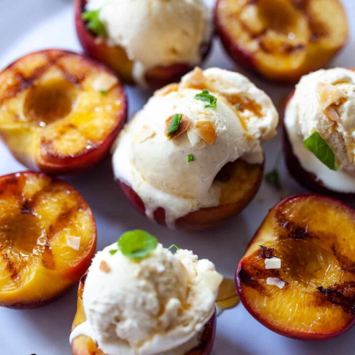 Grilled peaches with Ice Cream