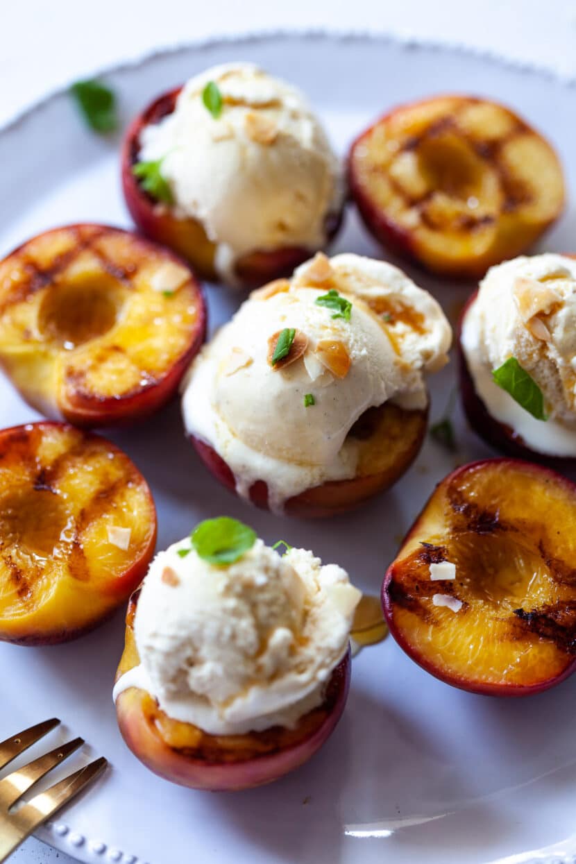 Grilled peaches with Ice Cream