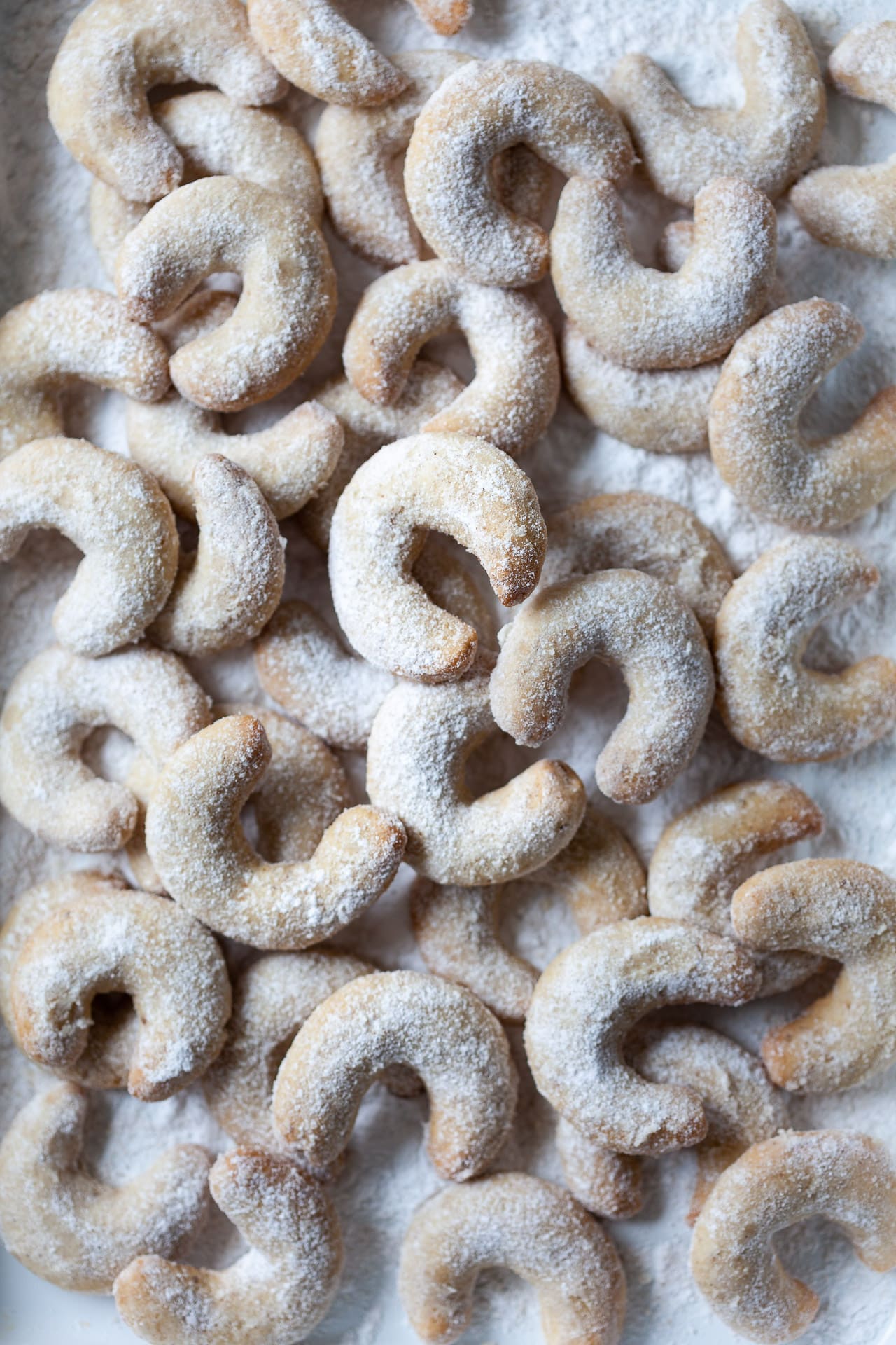 Vegan Vanilla Crescent Cookies (Vanillekipferl)