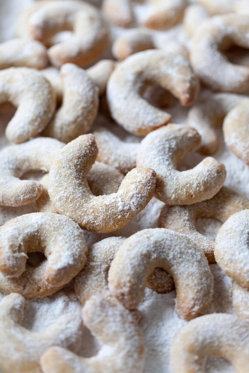 Vegan Vanilla Crescent Cookies (Vanillekipferl)