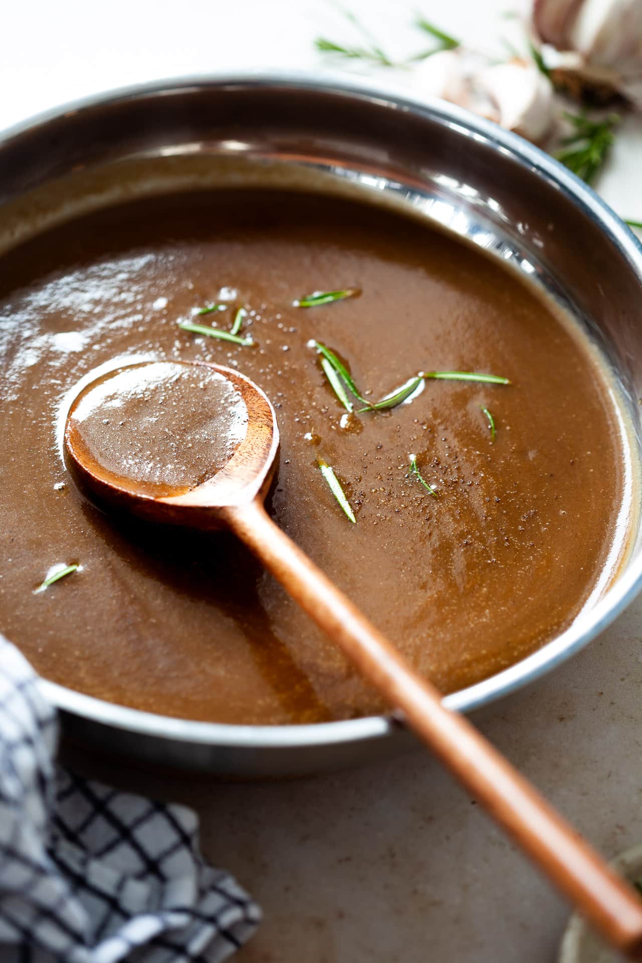 Easy Vegan Onion Gravy