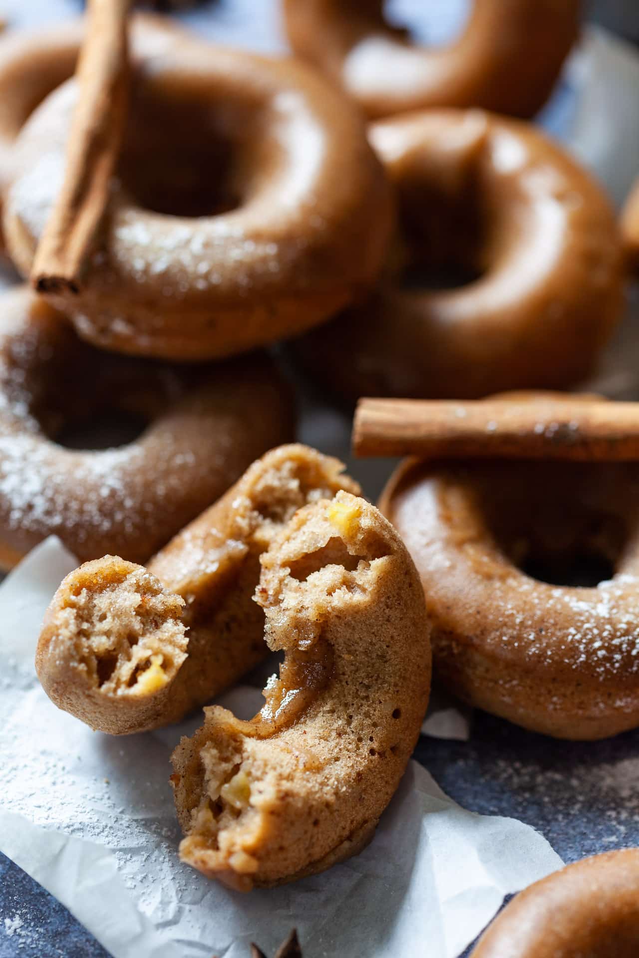 Baked Apple Cinnamon Donuts