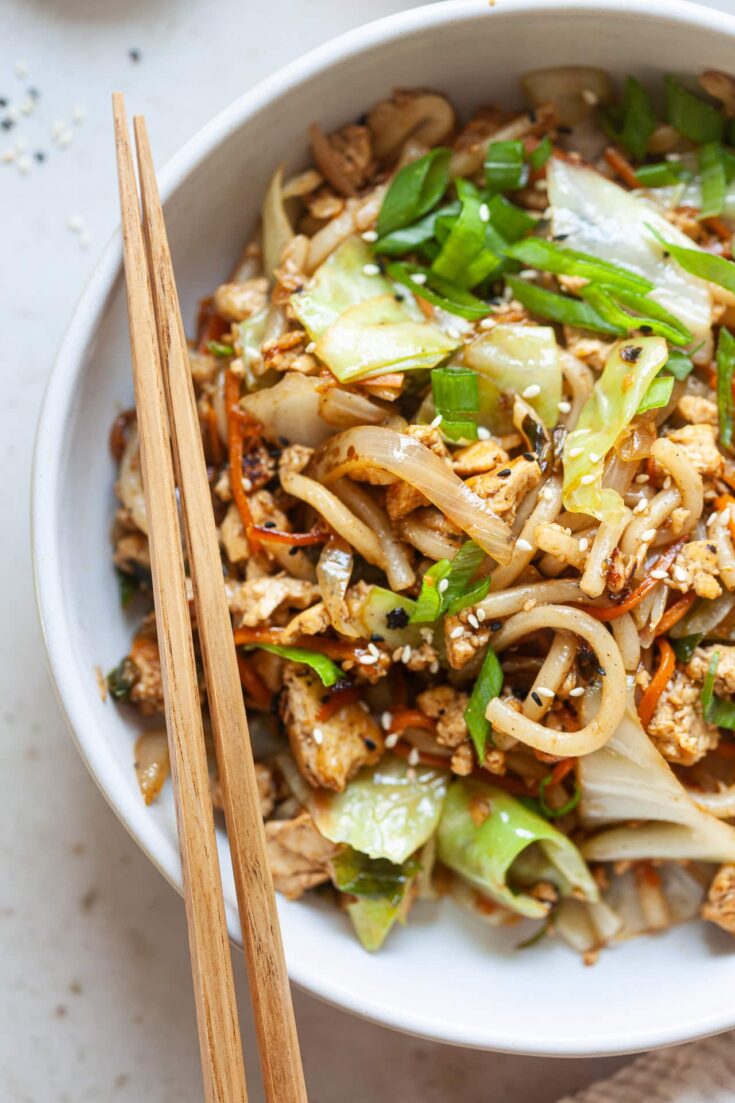 Vegan Yaki Udon Noodles - Vibrant plate